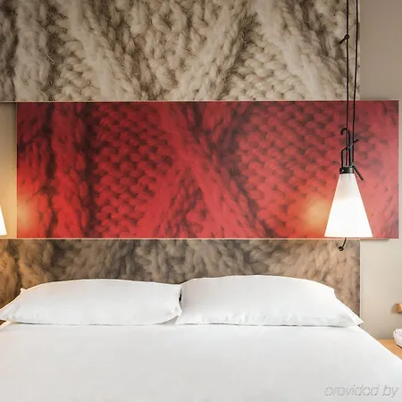 Отель Ibis Timone 3*